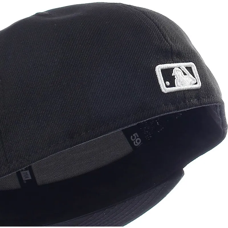 cepice-rovna-cerna-prilehava-59fifty-essential-boston-red-sox-mlb-new-era