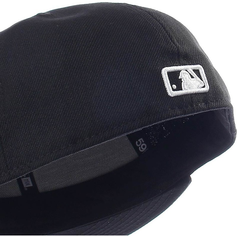 new-era-flat-brim-59fifty-essential-boston-red-sox-mlb-fitted-cap-schwarz