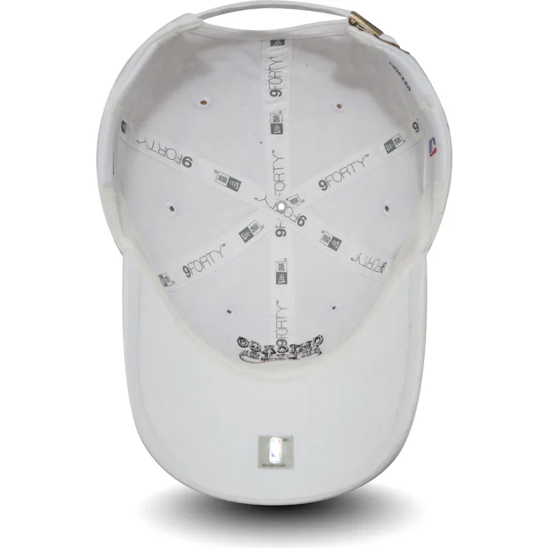 cap-zaoblena-white-adjustable-strap-9forty-washed-chicago-bulls-nba-new-era