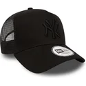 svart-truckerkeps-med-svart-logotyp-clean-a-frame-new-york-yankees-mlb-fran-new-era