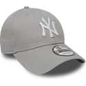 9forty-essential-verstellbare-graue-kappe-mit-gebogenem-schirm-der-new-york-yankees-mlb-von-new-era