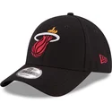 svart-justerbar-kurvad-keps-9forty-the-league-fran-miami-heat-nba-av-new-era