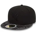 new-york-yankees-mlb-59fifty-night-time-schwarze-angepasste-flache-kappe-mit-schwarzem-logo-von-new-era