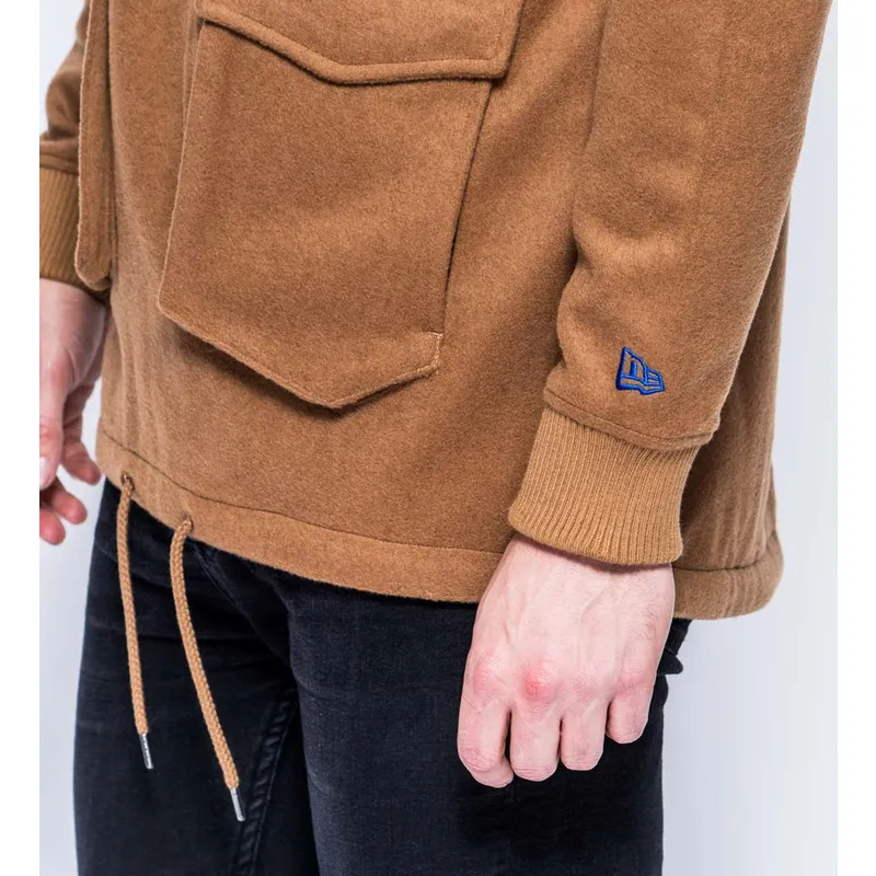 mikiny-s-kapuci-hneda-pullover-hoody-premium-classics-new-era mikiny-s-kapuci-hneda-pullover-hoody-premium-classics-new-era