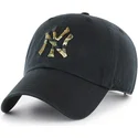 schwarze-gebogene-kappe-mit-camouflage-logo-der-new-york-yankees-mlb-clean-up-camfill-von-47-brand