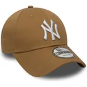 verstellbare-9forty-essential-kappe-mit-gebogenem-schirm-in-hellbraun-von-den-new-york-yankees-mlb-von-new-era