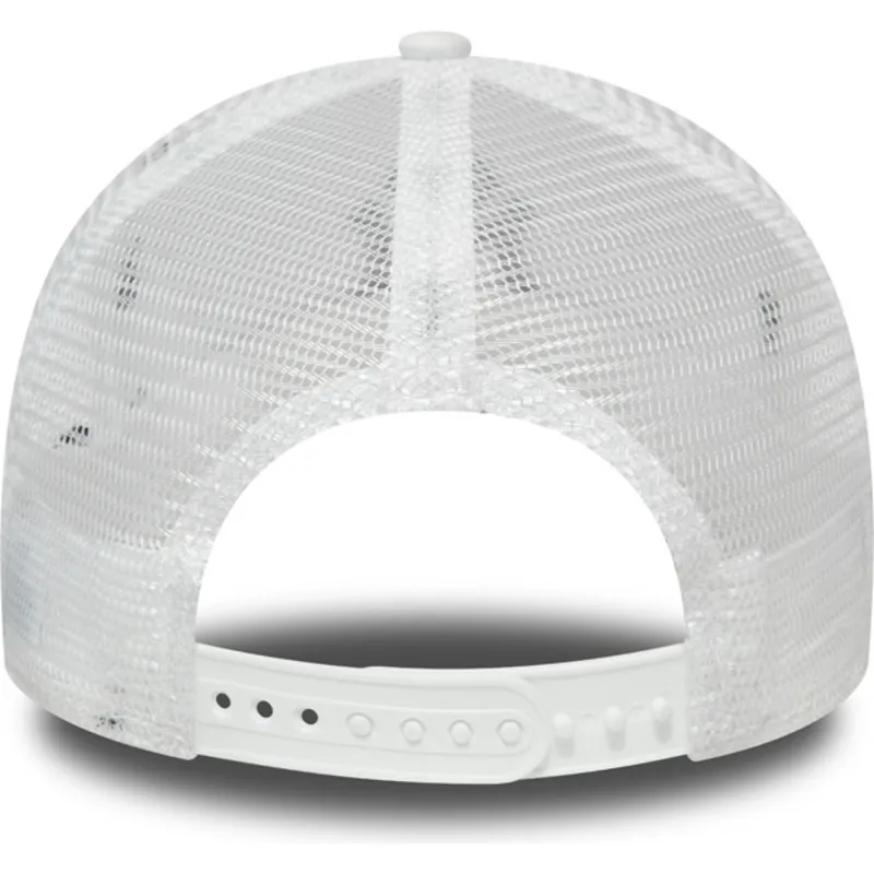 weisse-trucker-cap-mit-schwarzem-logo-essential-a-frame-der-new-york-yankees-mlb-von-new-era