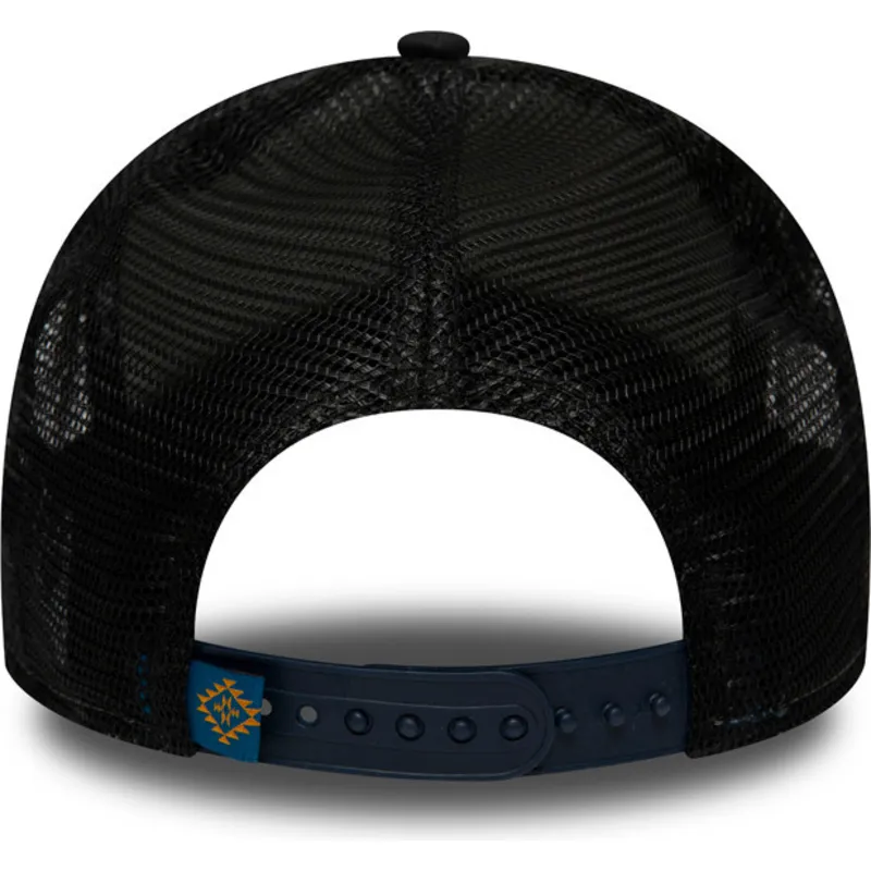 cepice-zaoblena-namornicka-modra-snapback-bear-tattoo-pack-a-frame-new-era