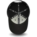 justerbar-svart-bojd-keps-med-vit-logotyp-9forty-league-essential-chicago-bulls-nba-fran-new-era