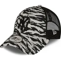 cepice-zaoblena-seda-snapback-9forty-tiger-print-new-york-yankees-mlb-new-era