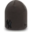 grau-melierte-mutze-mit-schwarzem-skull-knit-league-essential-logo-der-new-york-yankees-mlb-von-new-era
