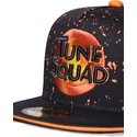 schwarze-und-orangefarbene-snapback-cap-bugs-bunny-space-jam-looney-tunes-von-difuzed