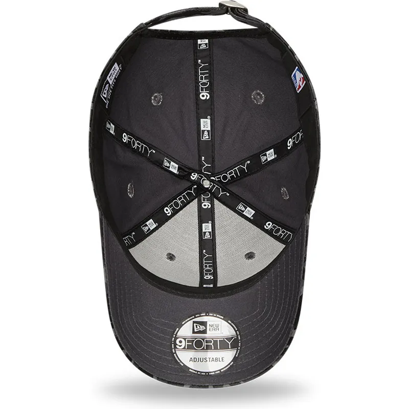 cepice-zaoblena-maskacova-nastavitelny-9forty-all-over-camo-chicago-bulls-nba-new-era