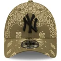 verstellbare-grune-9forty-kappe-mit-gebogenem-schirm-und-paisley-muster-der-new-york-yankees-mlb-von-new-era