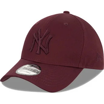 new-era-9forty-league-essential-mlb-new-york-yankees-snapback-kappe-in-burgunderrot-mit-gebogenem-schirm-und-burgunderrotem-logo