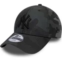 justerbar-svart-kamouflagebojd-keps-for-barn-med-svart-logotyp-9forty-league-essential-new-york-yankees-mlb-fran-new-era
