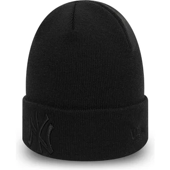 Svart mössa med svart logotyp Essential Cuff av New York Yankees MLB från New Era