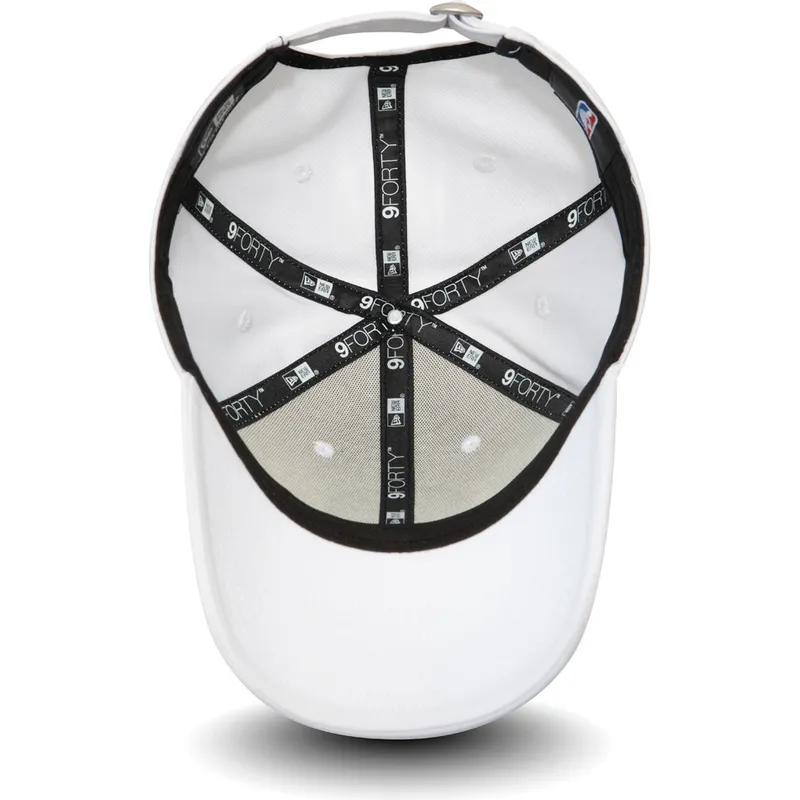 cepice-zaoblena-bila-nastavitelny-9forty-shadow-tech-boston-celtics-nba-new-era
