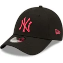 cepice-zaoblena-cerna-snapback-rosa-9forty-black-base-new-york-yankees-mlb-new-era