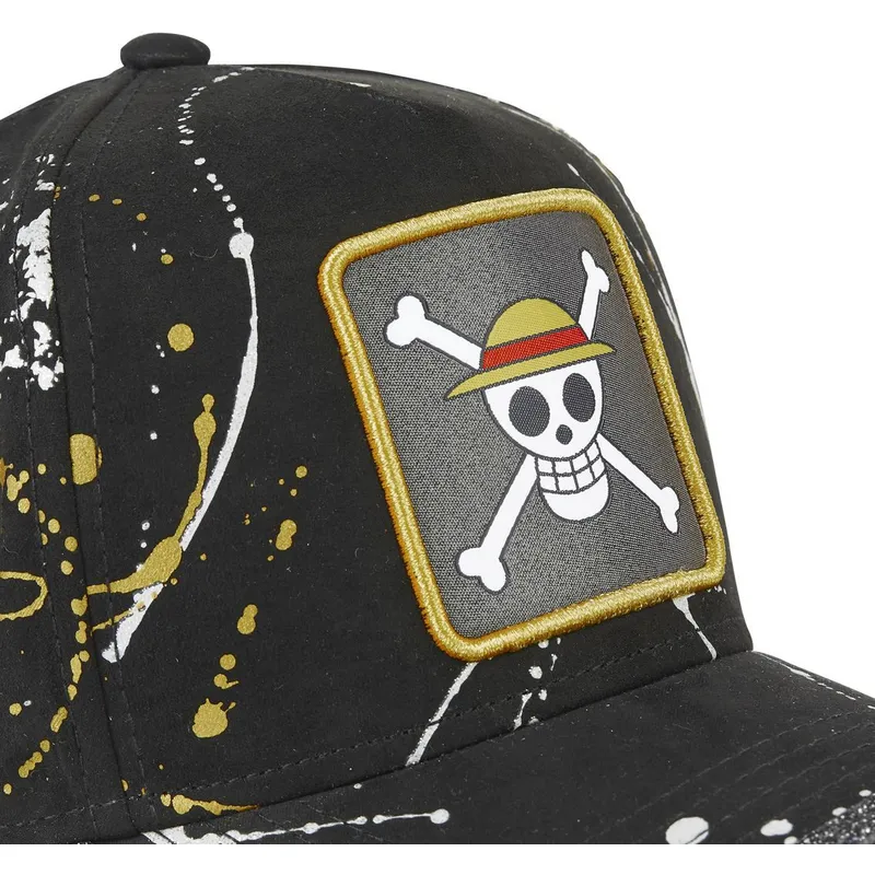 schwarze-verstellbare-curved-cap-straw-hat-pirates-tag-log1-one-piece-von-capslab