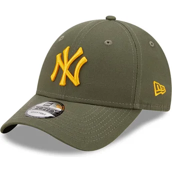 grune-verstellbare-kappe-mit-gebogenem-schirm-und-gelbem-logo-9forty-league-essential-new-york-yankees-mlb-von-new-era