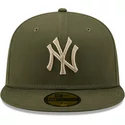 new-era-flat-brim-59fifty-league-essential-new-york-yankees-mlb-green-fitted-cap