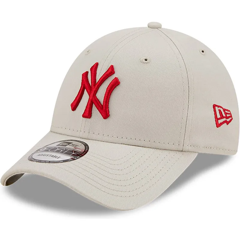 beige-verstellbare-curved-cap-mit-rotem-logo-9forty-league-essential-der-new-york-yankees-mlb-von-new-era