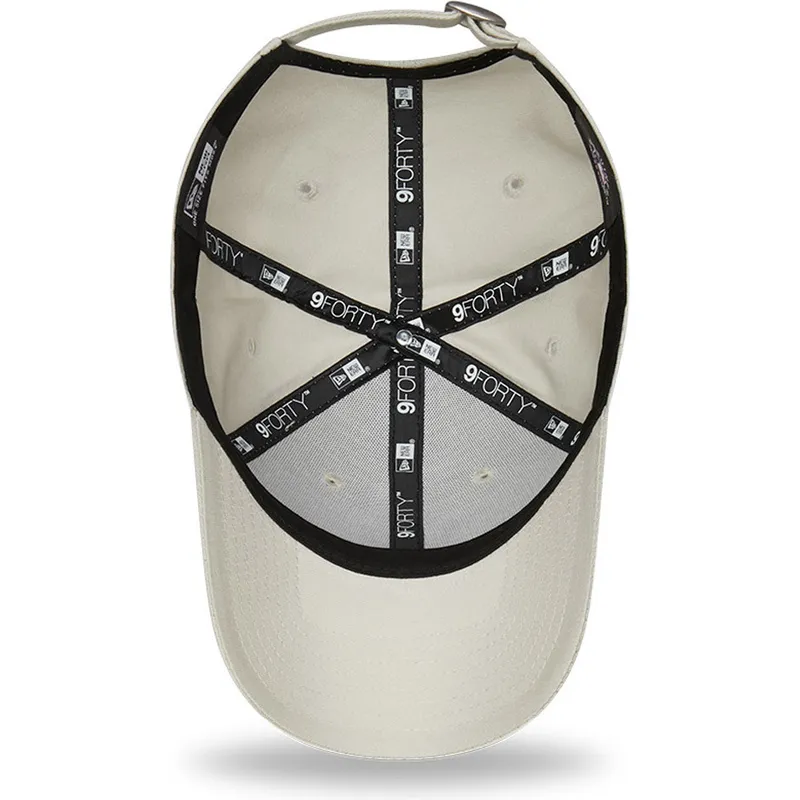 beige-verstellbare-curved-cap-mit-rotem-logo-9forty-league-essential-der-new-york-yankees-mlb-von-new-era