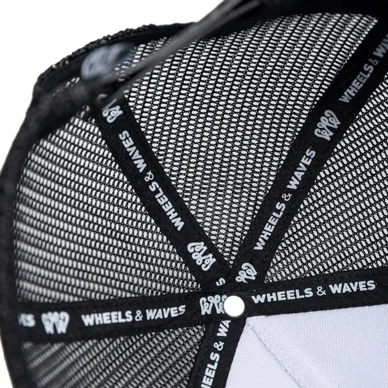 cepice-zaoblena-cerna-snapback-nuts-bw-ww26-wheels-and-waves cepice-zaoblena-cerna-snapback-nuts-bw-ww26-wheels-and-waves