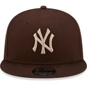 cepice-rovna-hneda-snapback-9fifty-league-essential-new-york-yankees-mlb-new-era