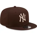 cepice-rovna-hneda-snapback-9fifty-league-essential-new-york-yankees-mlb-new-era