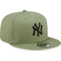cepice-rovna-zelena-snapback-9fifty-league-essential-new-york-yankees-mlb-new-era