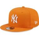 cepice-rovna-oranzova-snapback-9fifty-league-essential-new-york-yankees-mlb-new-era