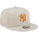 cepice-rovna-bezova-snapback-9fifty-league-essential-new-york-yankees-mlb-new-era