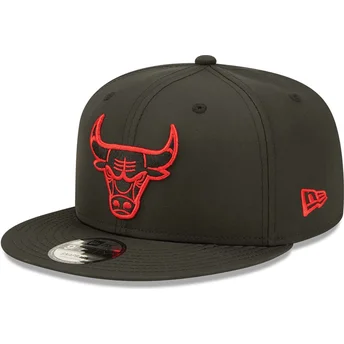schwarze-snapback-kappe-mit-flachem-schirm-und-rotem-logo-9fifty-neon-pack-der-chicago-bulls-nba-von-new-era