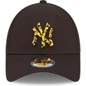 justerbar-svart-bojd-keps-med-gult-new-york-yankees-logotyp-9forty-seasonal-infill-fran-mlb-new-era
