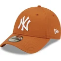 cepice-zaoblena-hneda-nastavitelny-9forty-league-essential-new-york-yankees-mlb-new-era