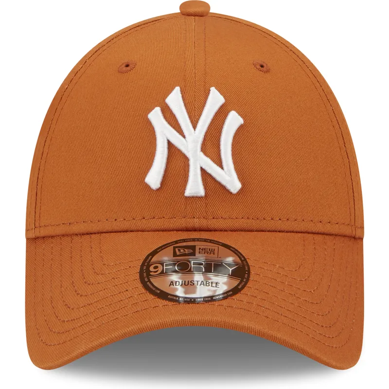 cepice-zaoblena-hneda-nastavitelny-9forty-league-essential-new-york-yankees-mlb-new-era