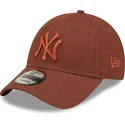 cepice-zaoblena-hneda-nastavitelny-9forty-league-essential-new-york-yankees-mlb-new-era