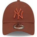 cepice-zaoblena-hneda-nastavitelny-9forty-league-essential-new-york-yankees-mlb-new-era