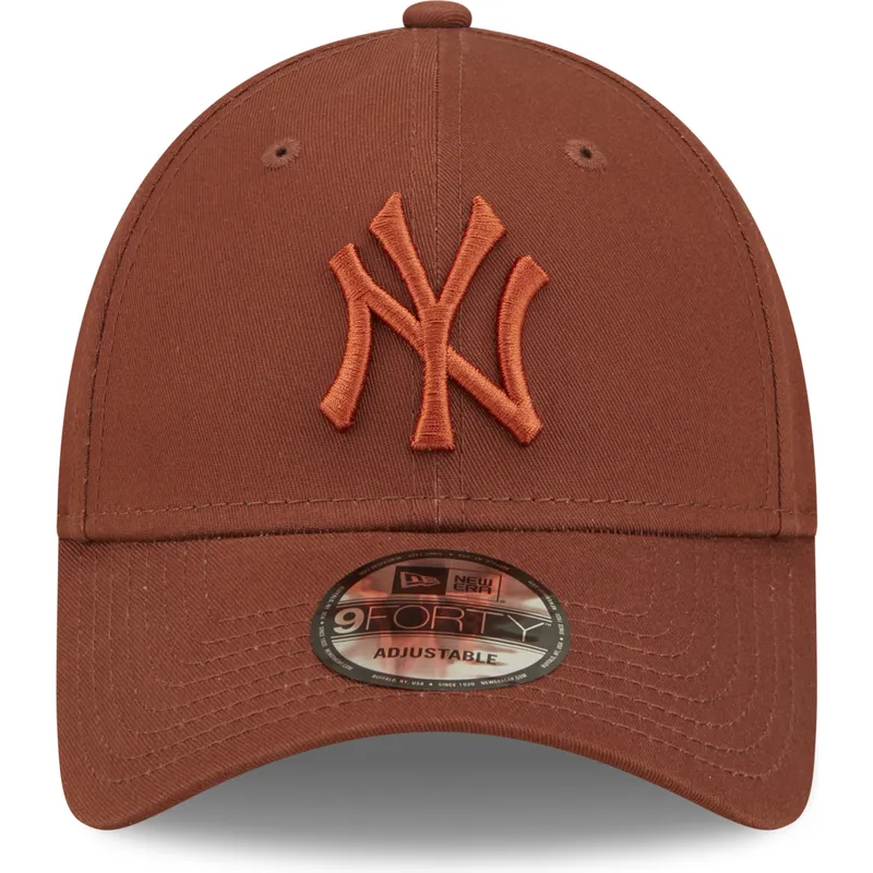 cepice-zaoblena-hneda-nastavitelny-9forty-league-essential-new-york-yankees-mlb-new-era