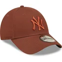 cepice-zaoblena-hneda-nastavitelny-9forty-league-essential-new-york-yankees-mlb-new-era