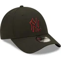 new-york-yankees-mlb-9forty-neon-pack-repreve-schwarze-snapback-cap-mit-gebogenem-schirm-und-rotem-logo-von-new-era