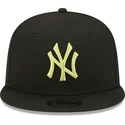 cepice-rovna-cerna-snapback-9fifty-league-essential-new-york-yankees-mlb-new-era