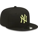 cepice-rovna-cerna-snapback-9fifty-league-essential-new-york-yankees-mlb-new-era