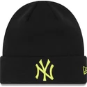 cepice-cerna-league-essential-cuff-new-york-yankees-mlb-new-era