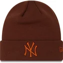 cepice-hneda-league-essential-cuff-new-york-yankees-mlb-new-era