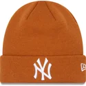 braune-league-essential-cuff-mutze-der-new-york-yankees-mlb-von-new-era