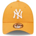 9forty-league-essential-new-york-yankees-mlb-verstellbare-orangefarbene-kappe-mit-gebogenem-schirm-von-new-era