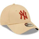 beige-verstellbare-kinderkappe-mit-gebogenem-schirm-und-braunem-logo-9forty-league-essential-der-new-york-yankees-mlb-von-new-er